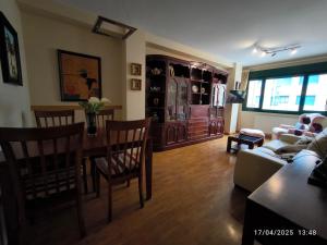 Apartment with 3 bedrooms, 2 bathrooms, garage, and Wi-Fi