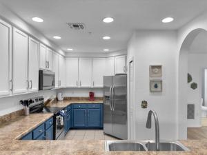 Divine Associates Realty LLC