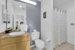 Divine Associates Realty LLC