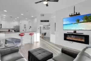 Divine Associates Realty LLC
