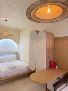 Delor Studio Apartment Santorini