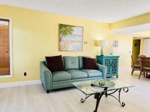 Awesome 1st floor 2BR apartment at Bay Tree