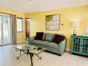 Awesome 1st floor 2BR apartment at Bay Tree
