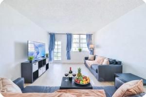 Bright Spacious 2BR Near Beach Pool Retreat