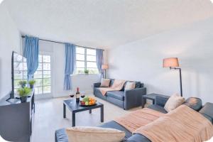 Bright Spacious 2BR Near Beach Pool Retreat