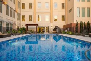 Skyline Views - Valet Parking - Resort Amenities