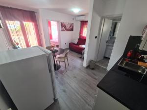 Yoshi Carov Apartments