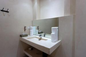 Riad Saha, 5 bedrooms, breakfast , pool, medina