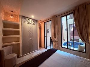 Riad Souffle dOrient, excellent access, pool, medina