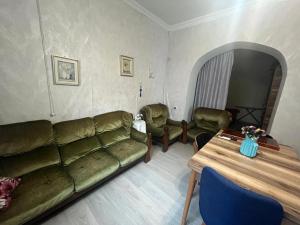 Baratashvili 27 Italian Yard Apartment