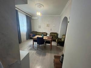 Baratashvili 27 Italian Yard Apartment