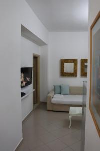 LR Apartments