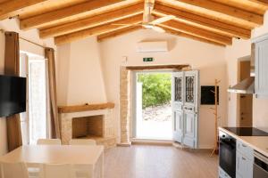 Lithos Luxury Home