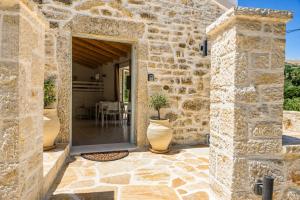 Lithos Luxury Home