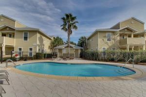 Tasteful beach condo at TopSail Village with pool & modern kitchen