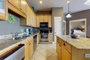 Tasteful beach condo at TopSail Village with pool & modern kitchen
