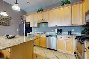 Tasteful beach condo at TopSail Village with pool & modern kitchen