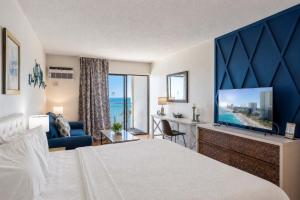 Beautifully Updated Ocean Front King Suite! Sea Mist Resort 20806 - Perfect for 2-4 guests!