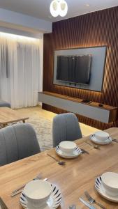 Luxurious air-conditioned apartment with two elevators and private parking