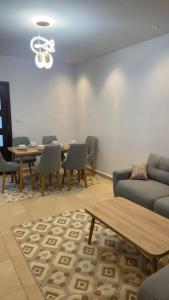Luxurious air-conditioned apartment with two elevators and private parking