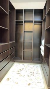 Luxurious air-conditioned apartment with two elevators and private parking