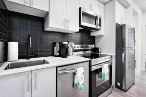 2BR Cozy Retreat, Close to Falls with Free Parking & Wine