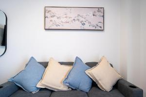 2BR Cozy Retreat, Close to Falls with Free Parking & Wine
