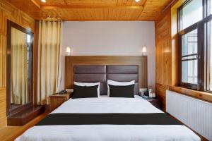 Palette Hotel Regency Valley View Pahalgam By CheckIn