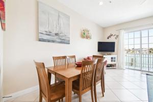 Waterfront 4-level Townhome with Rooftop Deck!