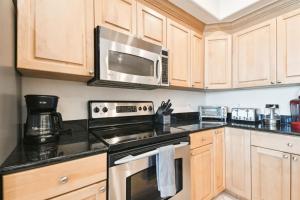 Waterfront 4-level Townhome with Rooftop Deck!