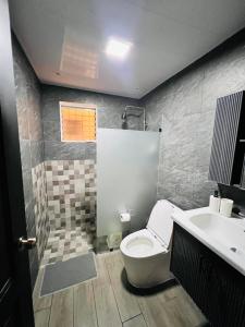 3BR Condo King Suite AC Wi-Fi, Sto Dgo Este