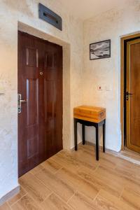 Ares Slopeside Apartment