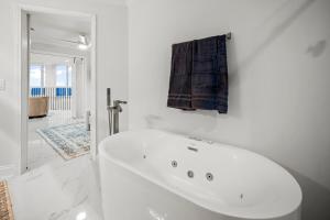Emerald Coast Penthouse Luxury Walk to Beach
