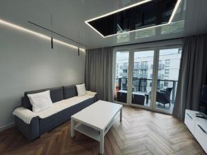Black&White Motława Apartment 221
