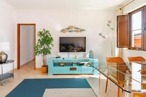 Rare 2 Suite Apt in the Historic Center - 110m to Beach