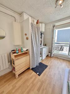 Cozy Parisian Studio in the Heart of the 11th