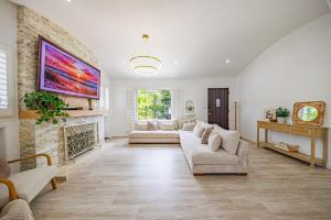 Renovated 3BR Santa Monica Home - Sleeps 6