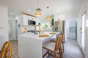 Renovated 3BR Santa Monica Home - Sleeps 6
