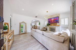 Renovated 3BR Santa Monica Home - Sleeps 6