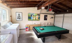 Modern 4BR Disney Villa Mini Golf & Game Room