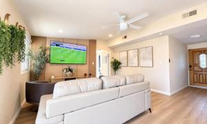 Modern 4BR Disney Villa Mini Golf & Game Room