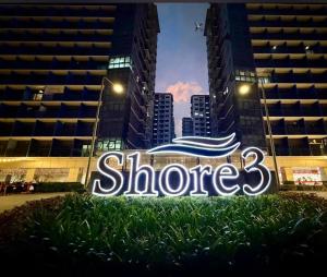 1bedroom with balcony PoolView at Shore3 near MOA and NAIA with Netflix and Pool newlyturnover unit