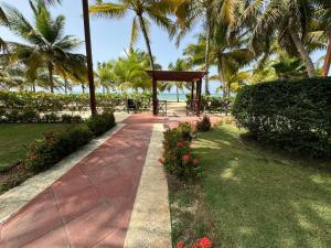 Apartamentos Frente Al Mar Caribe, Playa Juan Dolio, RD - Vistas Francas A La Playa, Artardeceres De Ensueños, Exclusividad Y Seguridad Las 24 horas - Opciones de 2 y 3 Habitaciones