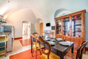 Nella Apartment With Pool - Happy Rentals