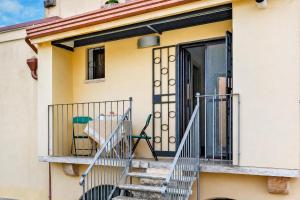 Nella Apartment With Pool - Happy Rentals