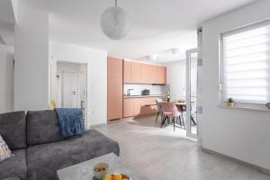 Apt Rosa Walk To Beach with Balcony - Happy Rentals