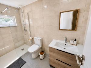 PineHills Retreat - AC - Near Lisbon and Santa Cruz