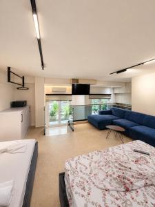 R&Rs STUDIO APART