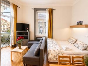 Central Panorama Balcony ,2AC,2BR Renovated