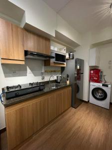 One Bedroom with Balcony 46th Floor next to Penthouse & Sky lounge